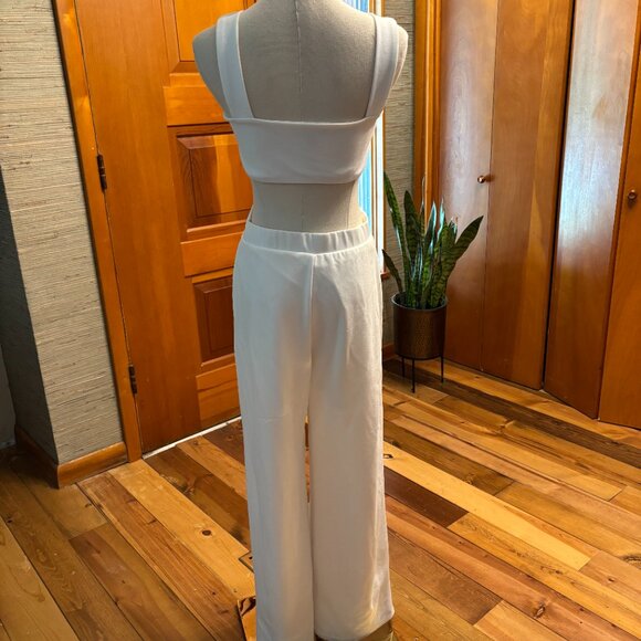Adorable and Comfy Pantsuit Size M - Picture 2 of 5